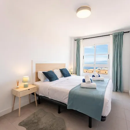 Callao Sunset Apartment, Sea View And Pool Apartment *
